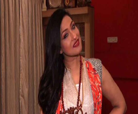 শীতে কেমন সাজে সাজবেন? কেমন হবে ফ্যাশন স্টেটমেন্ট? এবিপি আনন্দে শীতের সাজসজ্জা নিয়ে হাজির ঋতুপর্ণা সেনগুপ্ত