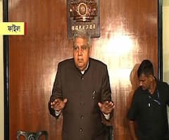 রাজভবনের টেবিলকে ঐতিহ্যবাহী আখ্যা দিয়ে বিতর্কে রাজ্যপাল, সমালোচনায় সরব তৃণমূল, ট্যুইট মুছলেন ধনকড়