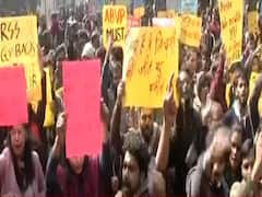 JNU छात्रों का फीस बढ़ोतरी और VC के खिलाफ मार्च