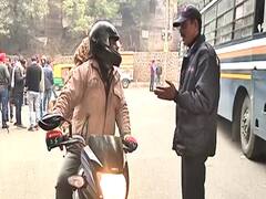 JNU का मेन गेट बंद, सुरक्षा के लिए भारी पुलिस बल तैनात