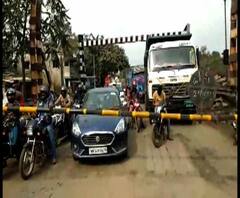 Reporter Stories: বীরভূমে ৬০ নম্বর জাতীয় সড়কে দুই সেতুর নির্মাণ থমকে