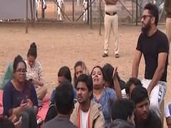 JNU हिंसा: गेटवे ऑफ इंडिया पर प्रदर्शन कर रहे लोगों के खिलाफ FIR दर्ज करेगी Mumbai Police