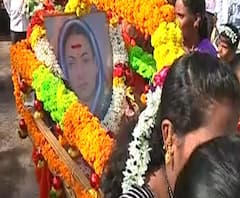 Savitribai Phule | नायगावमध्ये सावित्रीबाईंचं बालपण कसं होतं? | ABP Majha