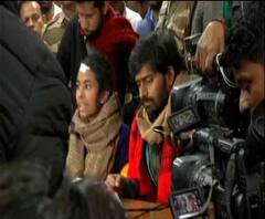 'এমন কোনও ভিডিও আছে যেখানে আমায় লাঠি হাতে ভাঙচুর করতে দেখা গেছে?' পুলিশের জেএনইউ সার্ভার রুম হামলার তথ্য প্রসঙ্গে বিস্ফোরক ঐশী