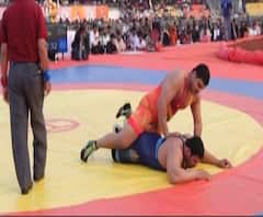 Maharashtra Kesari 2020 | अभिजीत कटकेची उपांत्यपूर्व फेरीत धडक, सोलापूरच्या योगेश पवारवर मात | ABP Majha