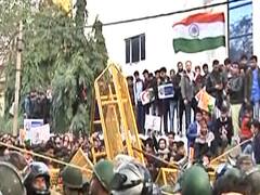 Jamia Row: पूरे मामले पर पुलिस का रवैया खड़े कर रहा सवाल ! देखिए ये रिपोर्ट