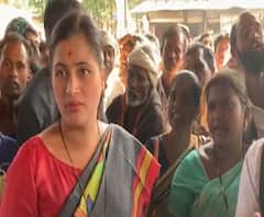 Amravati Navneet Rana | खासदार नवनीत राणांनी बॅंक अधिकाऱ्यांना घेतलं फैलावर, ग्राहक 30, स्टाफ फक्त तीन जणांचा!