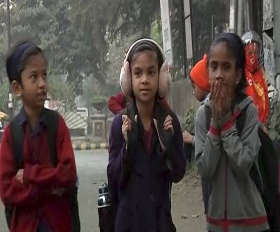 Cold Wave | नाशिकमध्ये पारा 10 अंशांच्या खाली, थंडीमुळे शाळांची वेळ बदलण्याची मागणी