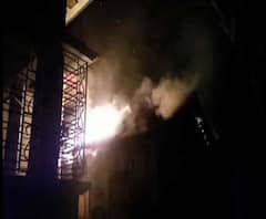 Reporter Stories: শান্তিপুরের ফুলিয়ার চটকাতলা গ্রামে আগুনে ভস্মীভূত বাড়ি