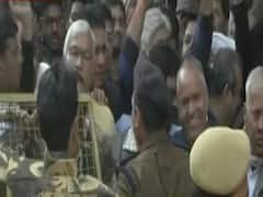 Kalindi Kunj road still shut, Sarita Vihar residents hold march