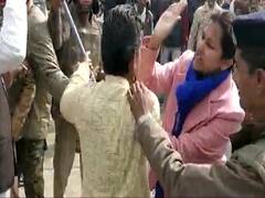 Controversy erupts after Collector slaps protesters | Master Stroke Full