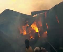 Solapur | सोलापुरातील पिसे इंडस्ट्रीजला आग, लाखो रूपयांचं साहित्य जळून खाक | ABP Majha