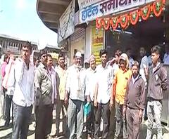 Shiv Bhojan Thali | पु्ण्यात शिवभोजन थाळीसाठी नागरिकांच्या रांगा, नियंत्रणासाठी पोलिस बंदोबस्त | ABP Majha