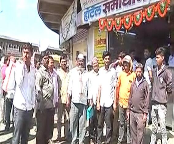 Shiv Bhojan Thali | पु्ण्यात शिवभोजन थाळीसाठी नागरिकांच्या रांगा, नियंत्रणासाठी पोलिस बंदोबस्त | ABP Majha