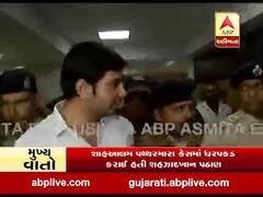 અમદાવાદ: પાંચ કલાકના જામીન મળતા શહઝાદ ખાન પહોંચ્યા મનપાની સામાન્ય સભામાં, જુઓ વીડિયો
