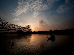 Here is the first sunrise of the year 2020 from Howrah bridge