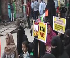 Nagpada CAA Protest | सीएए,एनआरसीविरोधात मुंबईच्या नागपाड्यात महिलांचा ठिय्या, दिल्लीप्रमाणे मुंबईतही आंदोलनं