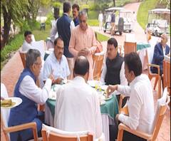 Jalgoan | जळगावात एकनाथ खडसे आणि देवेंद्र फडणवीस भेट | ABP Majha