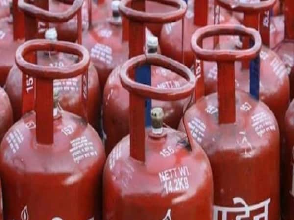 Now Pay Rs 19 More For A Non Subsidised Lpg Cylinder