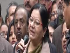 After 27 days of calm, students protest in front of Jamia VC