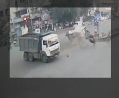 CCTV | म्हाळगी नगर चौकात बोलेरो आणि ट्रकचा अपघात | नागपूर | ABP Majha