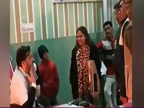 कुर्सी को लेकर 'भिड़' गए अस्पताल प्रभारी और एसडीएम 