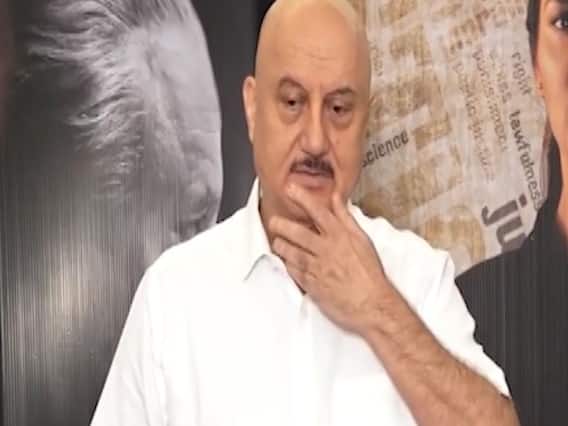 Bollywood splits over CAA-NRC issue | Master Stroke Full