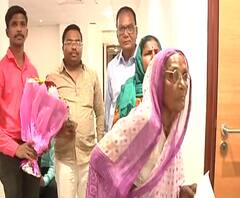 Ajit Pawar | उपमुख्यमंत्र्यांनी पदाभार स्विकारल्यानंतर कामासाठी लोकांच्या दालनाबाहेर रांगा | ABP Majha