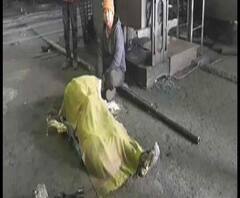 Reporter's Stories: রোলিং মিলে কাজ করার সময় দুর্ঘটনায় ঠিকা শ্রমিকের মৃত্যু, মৃতদেহ আটকে বিক্ষোভ