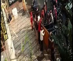 Reporter's Stories: উত্তরপাড়ায় টোটো উল্টে আহত ৫ যাত্রী