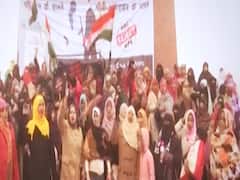 Poet Munawwar Rana's daughters booked in anti-CAA protests | Master Stroke Full