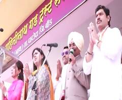 Beed | गहिनीनाथ गडावरील कार्यक्रमात पंकजा मुंडे-धनंजय मुंडे एकाच व्यासपीठावर | ABP Majha