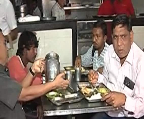 Shiv Bhojan Thali | 10 रुपयांच्या शिवथाळीला पुण्यात प्रचंड प्रतिसाद | ABP Majha