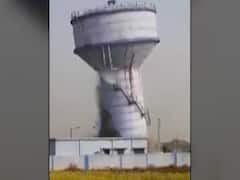 Watch: Overhead water tank collapses in 4 seconds
