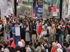 Women students become face of protest in Jamia