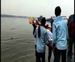 Reporter Stories: নেই পুরসভার সাফাইকর্মী, হাওড়ায় গঙ্গায় সরস্বতী ভাসানে দূষণ ছড়ানোর অভিযোগ