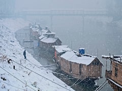 कश्मीर में बर्फबारी से बढ़ी मुसीबत । यूपी में बारिश ने किसान की उम्मीदों पर पानी फेरा