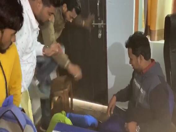 Salary मांगा तो लात-घूंसे मिले !