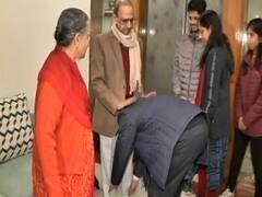 Arvind Kejriwal का नामांकन से पहले रोड शो, मां ने किया तिलक