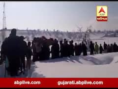 જમ્મુ-કશ્મીરમાં હીમ વર્ષાઃ પ્રસૂતા મહિલાની વ્હારે આવ્યા જવાનો, જુઓ વીડિયો