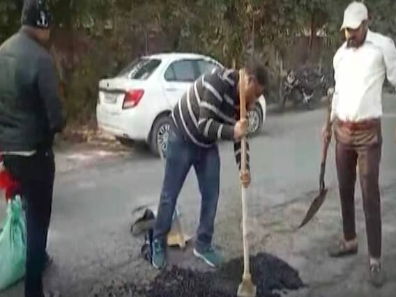 Faridabad: Man who lost son in accident fills potholes | Ghanti Bajao