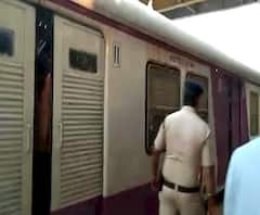 Mumbai | पश्चिम रेल्वेवरील लोकल गाड्यांना स्वयंचलित दरवाजे | ABP Majha