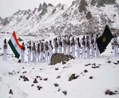 Republic Day 2020 | आयटीबीपीच्या जवानांचं 17 हजर फूट उंचीच्या बर्फाळ डोंगरावर झेंडावंदन | ABP Majha