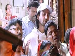 Saurabh Raj Jain offers prayer at Siddhivinayak temple