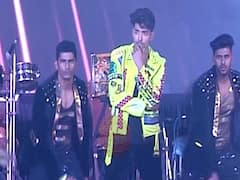 Gurmeet with wife Debina welcome new year with fans at an event 