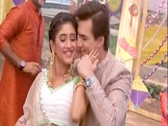 Kartik secretly stares at Naira| Yeh Rishta Kya Kehlata Hai
