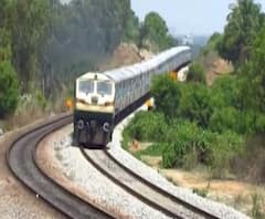 Railway Ticket Rate | नव्या वर्षात रेल्वे प्रवास महागणार, सामान्य प्रवाशांना काय वाटतं? | ABP Majha