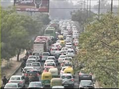 Closure of Delhi's Kalindi Kunj-Shaheen Bagh stretch causes long traffic jams