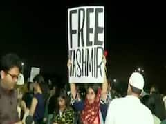 Mumbai: 'Free Kashmir' का पोस्टर लहराने वाली Mehek Mirza पर केस दर्ज