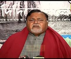 ট্যুইট-যুদ্ধের আবহে ফুল-কেক নিয়ে রাজভবনে শিক্ষামন্ত্রী, রাজ্যপালের সঙ্গে সৌজন্য সাক্ষাত্‍ পার্থর